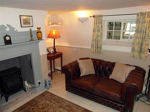 تختخواب و صبحانه Saint Hilda S House