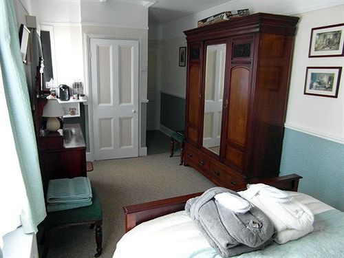 تختخواب و صبحانه Saint Hilda S House