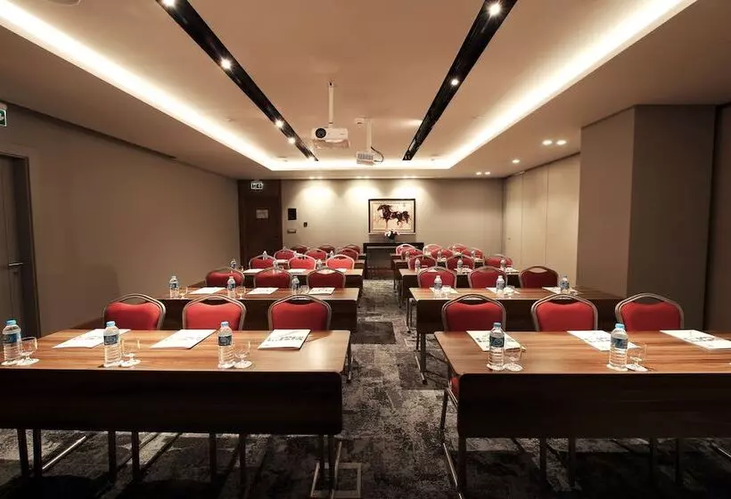 هتل Holiday Inn Bursa City Centre, An Ihg