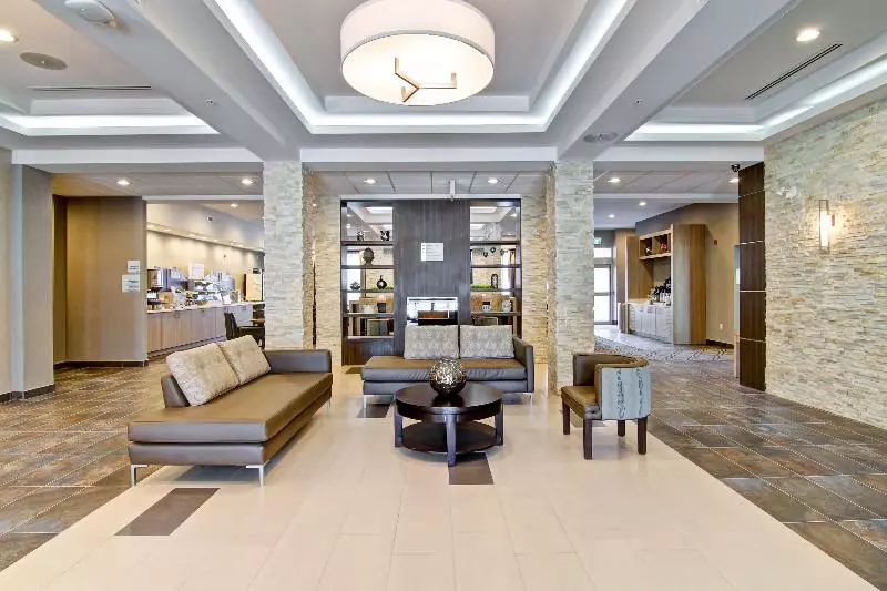 酒店 Holiday Inn Express & Suites Oshawa Downtown Toronto Area, An Ihg