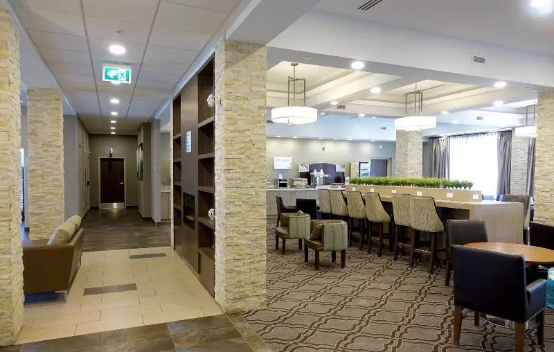 酒店 Holiday Inn Express & Suites Oshawa Downtown Toronto Area, An Ihg