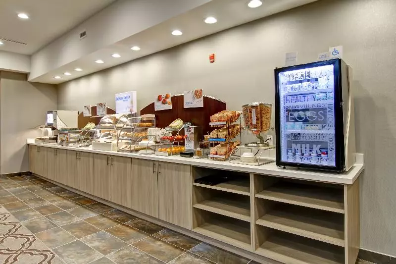 酒店 Holiday Inn Express & Suites Oshawa Downtown Toronto Area, An Ihg