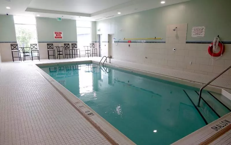 酒店 Holiday Inn Express & Suites Oshawa Downtown Toronto Area, An Ihg