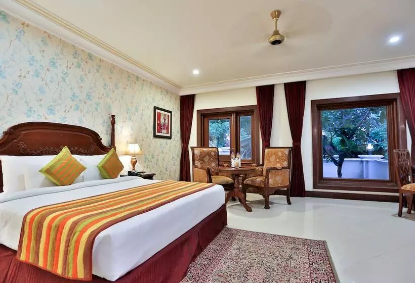 Hotel Regency Lagoon Resort