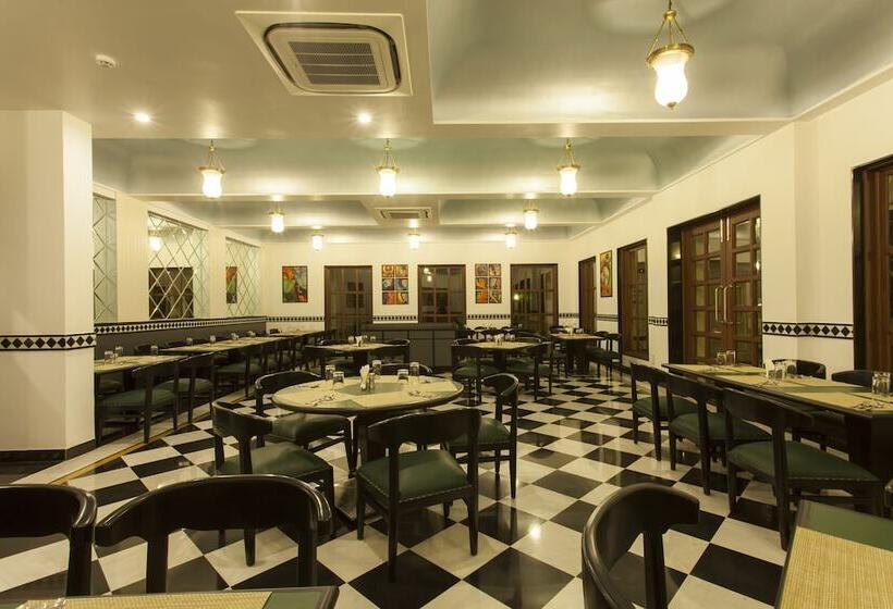 فندق Regency Lagoon Resort