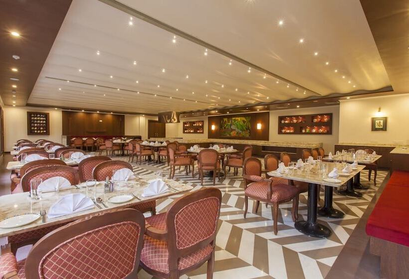 فندق Regency Lagoon Resort