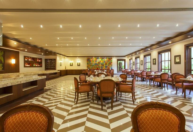 فندق Regency Lagoon Resort