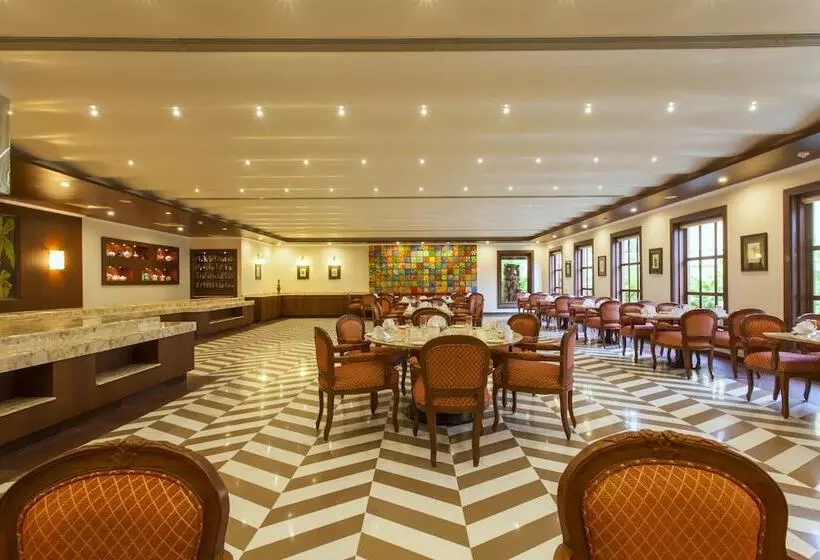 Hotel Regency Lagoon Resort