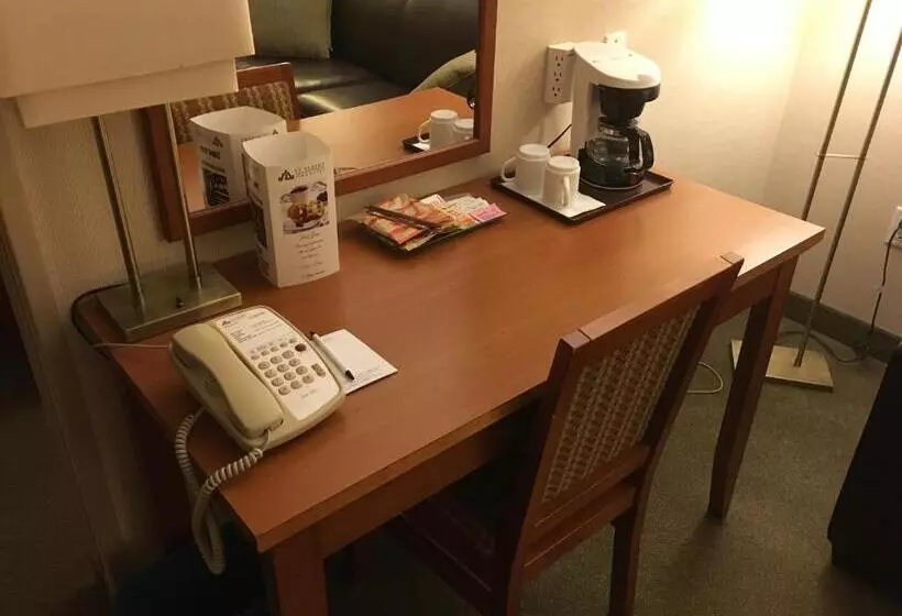 호텔 St. Albert Inn & Suites