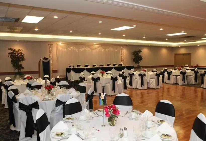 호텔 St. Albert Inn & Suites