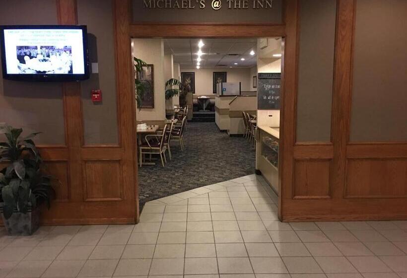 ホテル St. Albert Inn & Suites