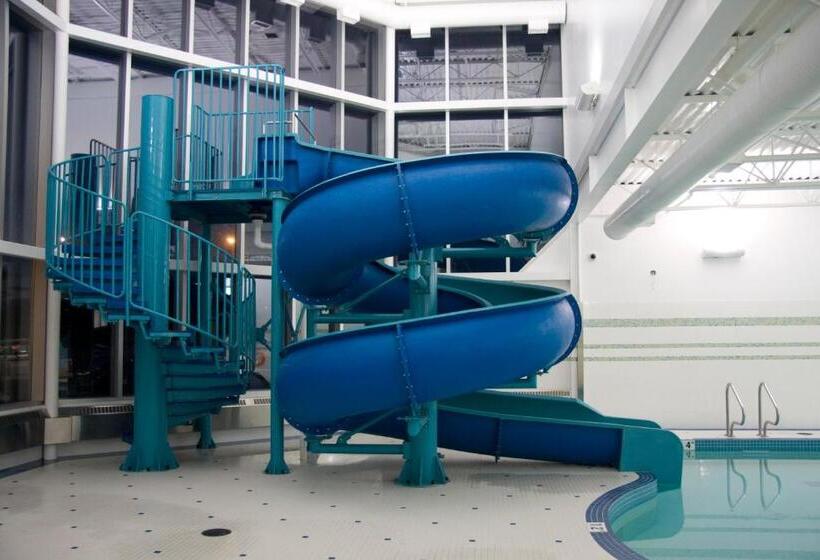 ホテル St. Albert Inn & Suites