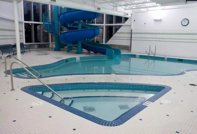 호텔 St. Albert Inn & Suites