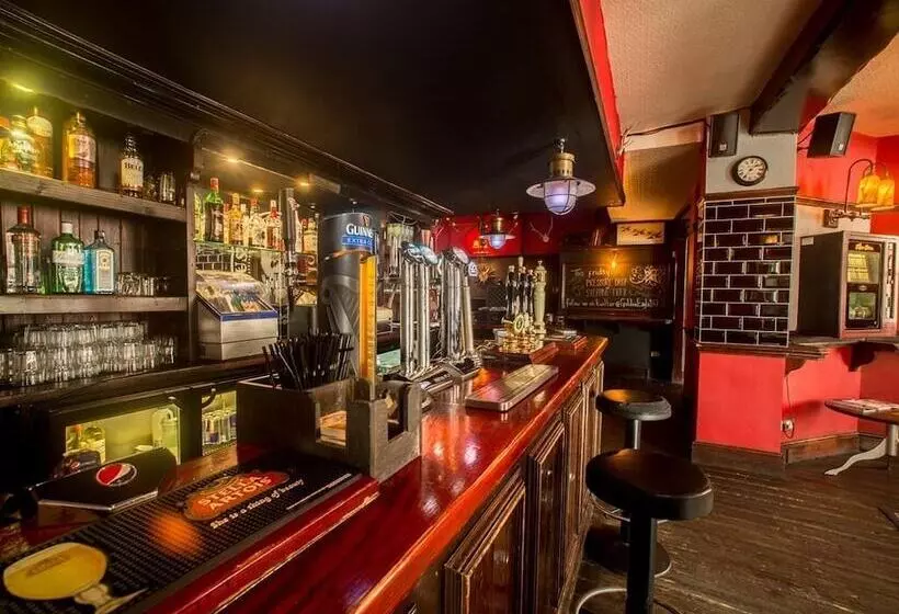 בית מלון כפרי Golden Eagle