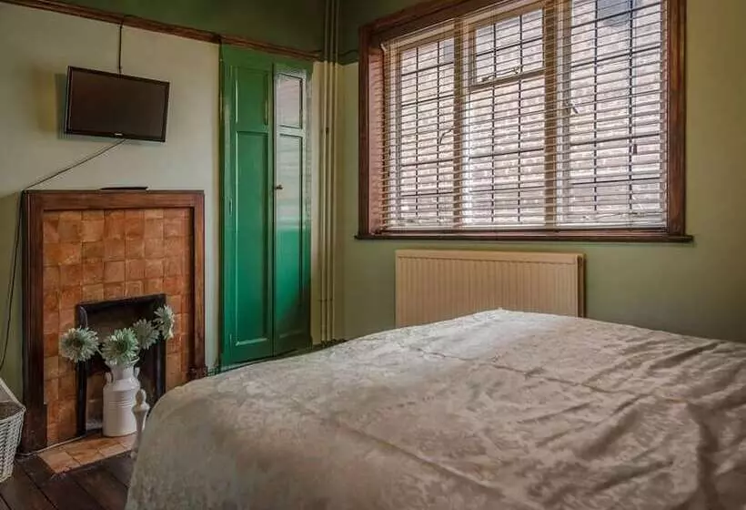 בית מלון כפרי Golden Eagle