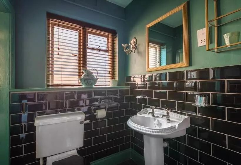 בית מלון כפרי Golden Eagle