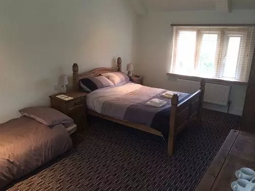 Отель The Hollies Inn