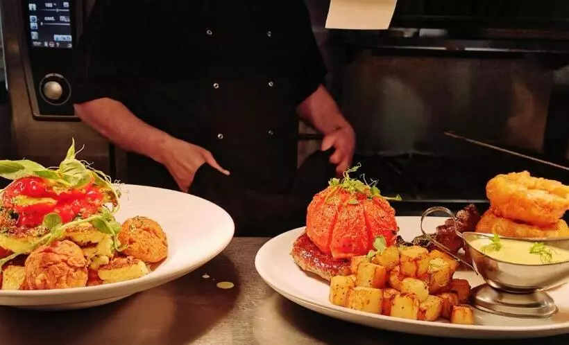 هتل The Manor House Inn