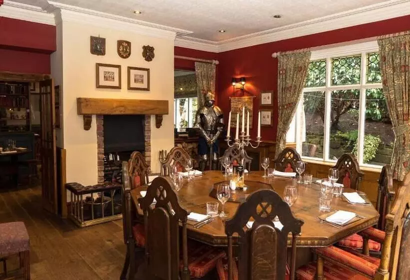 The Royal Oak Hotel And Restaurant