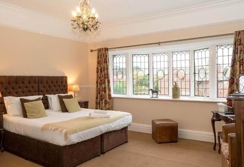 The Royal Oak Hotel And Restaurant