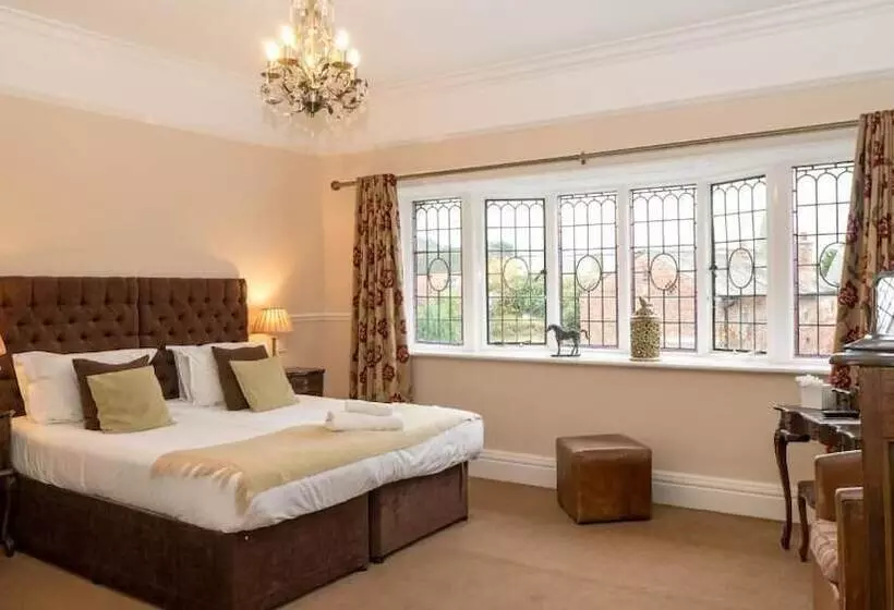 The Royal Oak Hotel And Restaurant