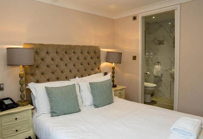 The Royal Oak Hotel And Restaurant