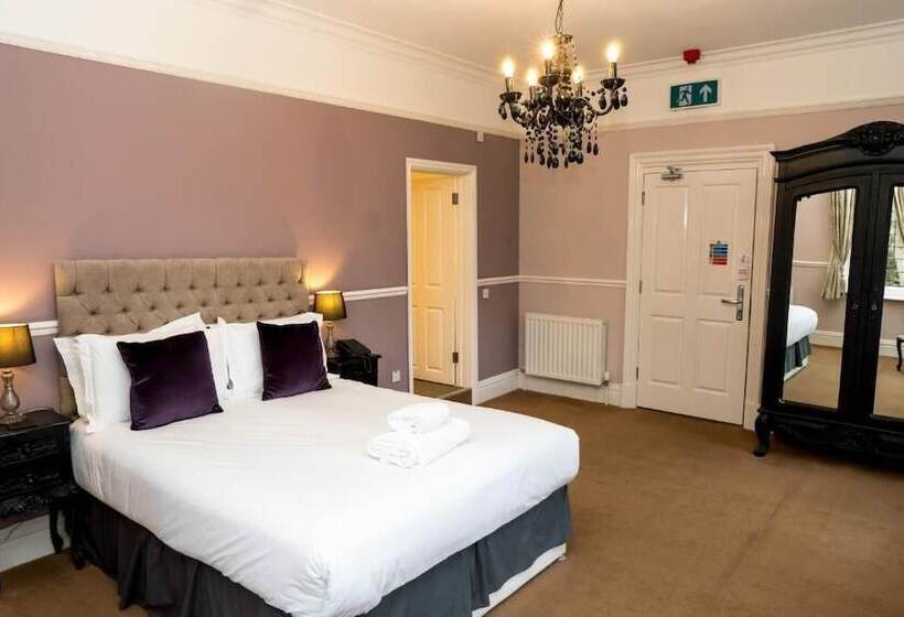 The Royal Oak Hotel And Restaurant