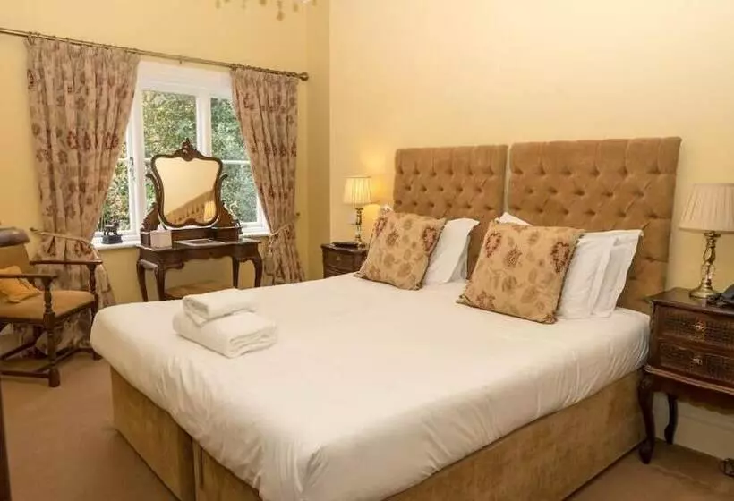 The Royal Oak Hotel And Restaurant