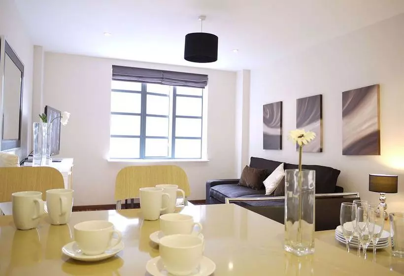 Olive Níké Apartments