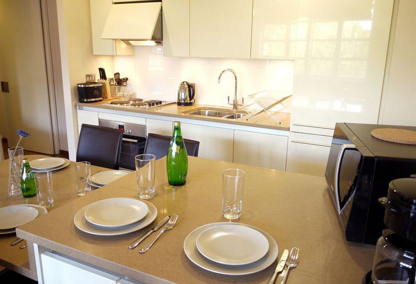 Olive Níké Apartments