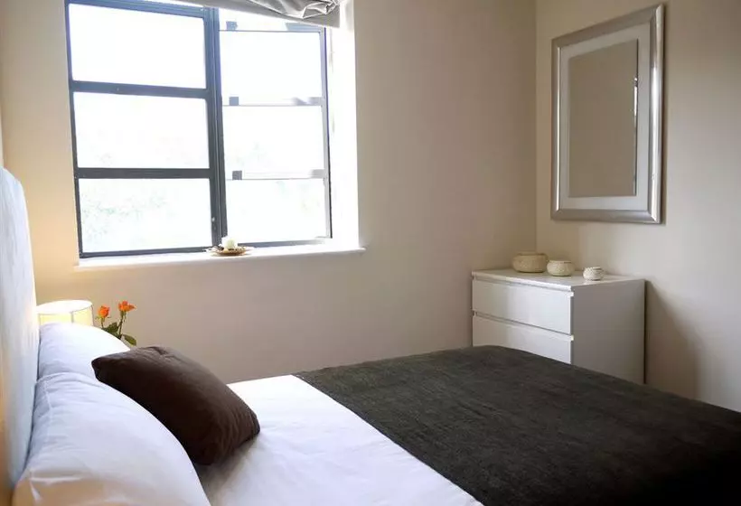 Olive Níké Apartments