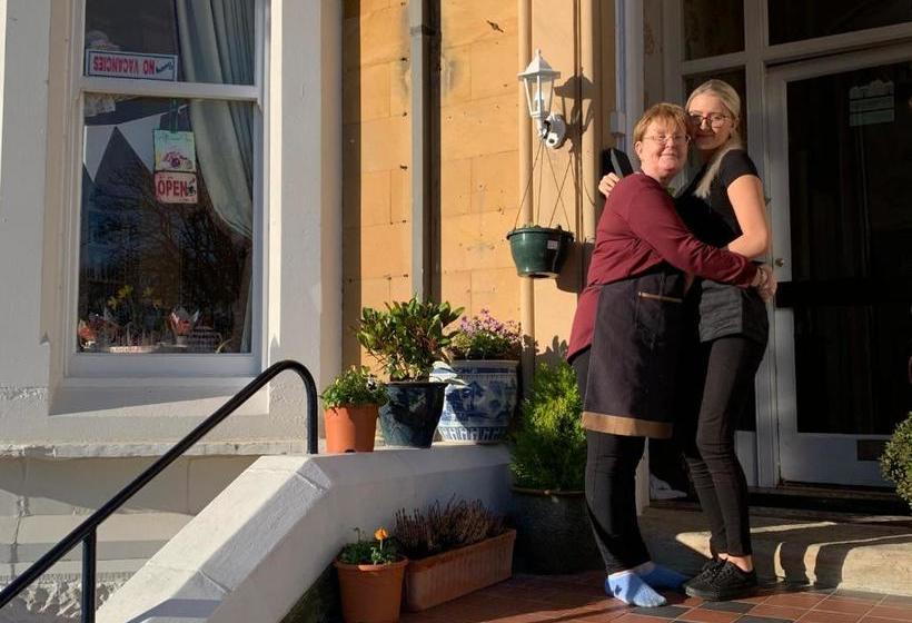 פנסיון Bayhouse