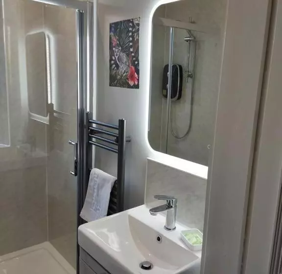 Majatalo East Claremont Guest House