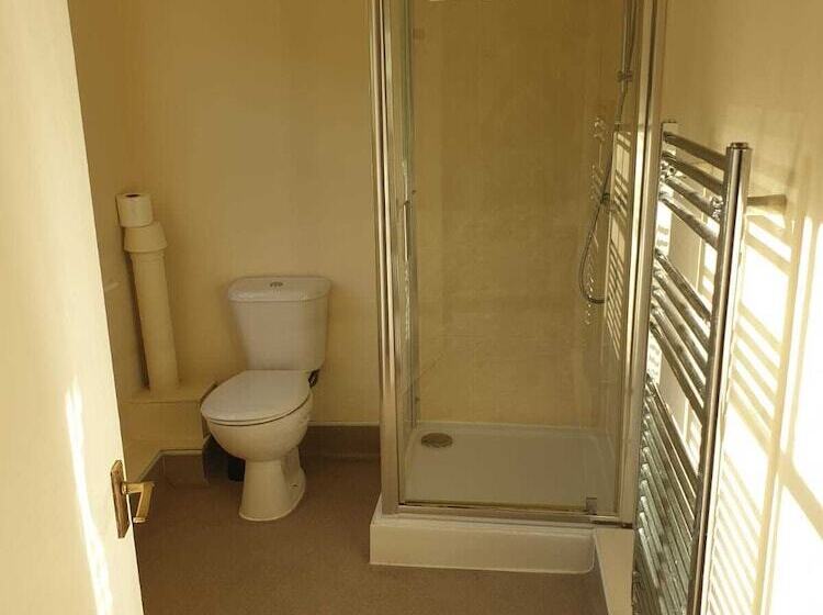 بنسيون The Queens Head