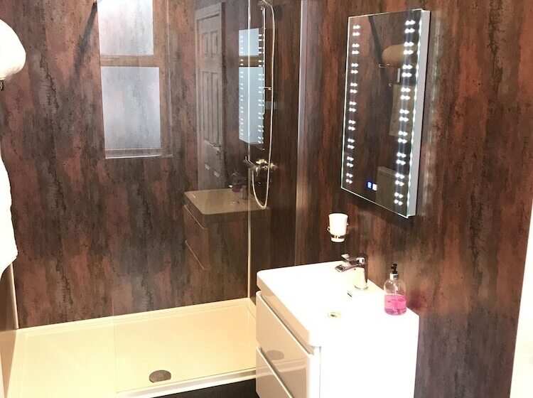 Shores Holiday Apartments