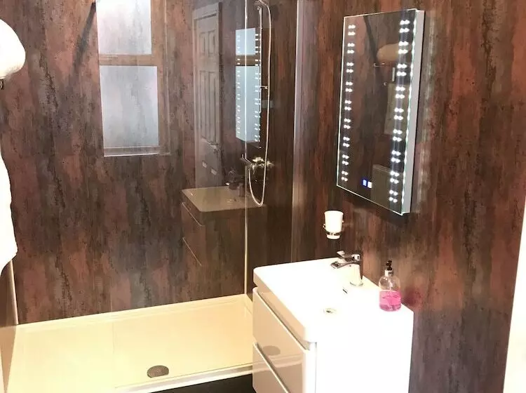 Shores Holiday Apartments