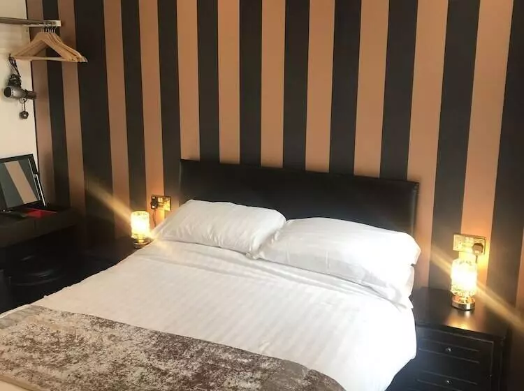 Shores Holiday Apartments