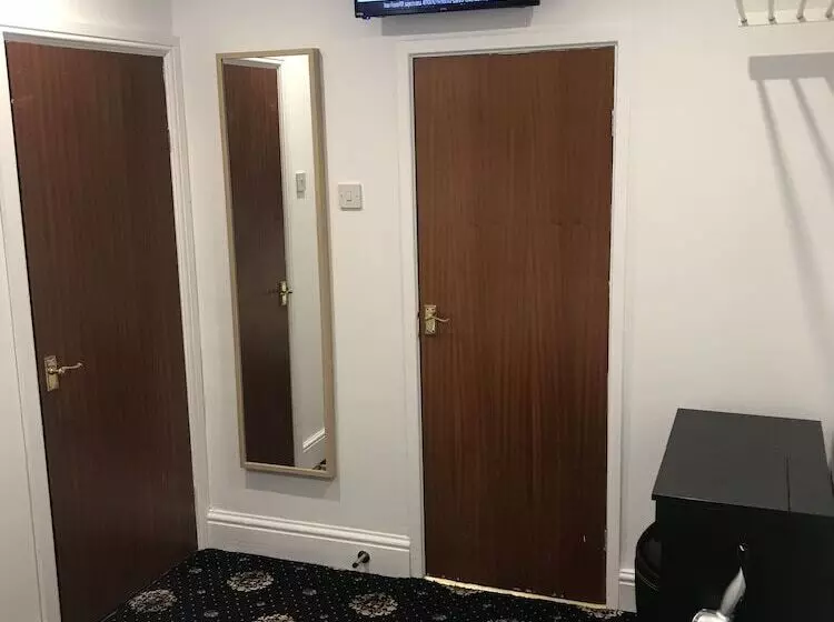 Shores Holiday Apartments