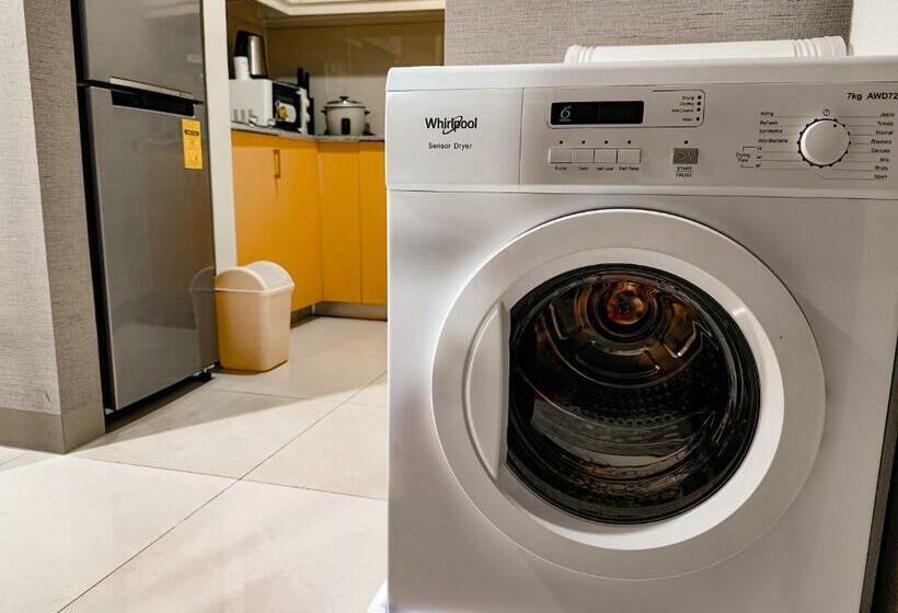 Exquisite 1br In Uptown Bgc