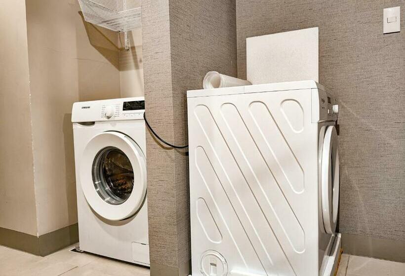 Exquisite 1br In Uptown Bgc