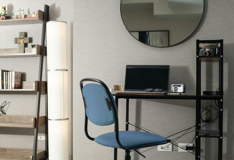 Exquisite 1br In Uptown Bgc