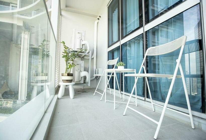 Exquisite 1br In Uptown Bgc