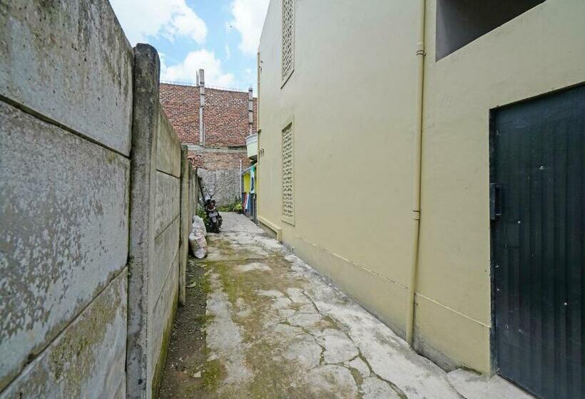 בית מלון כפרי Spot On 91993 Pondok Hs Padalarang Syariah