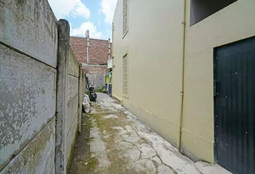 Hotelli Spot On 91993 Pondok Hs Padalarang Syariah