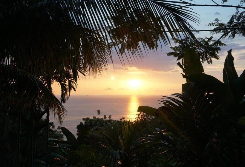 فندق صغير Air Manis Hillside Villa Cafe & Resto