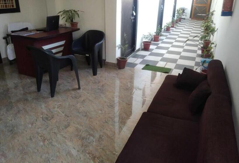 Hotell Oyo 80491g Nidhivan