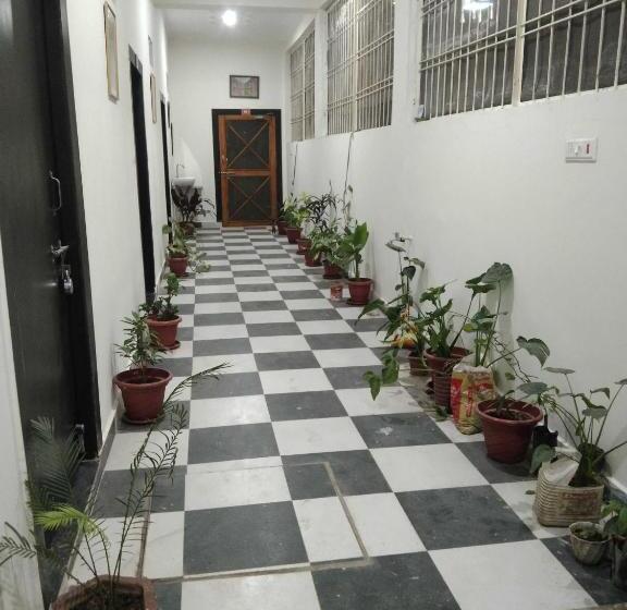 Hotell Oyo 80491g Nidhivan