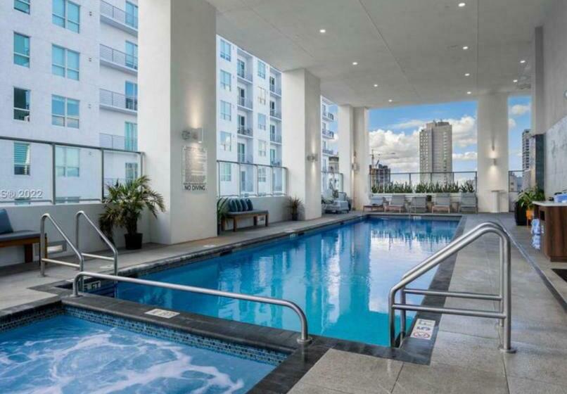 Comfortable Studio With King Bed And Queen Sofa Bed