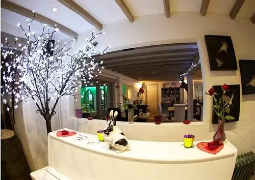 مبيت وإفطار The Live And Let Live