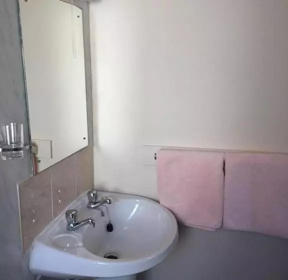 فندق Adelphi Guest House